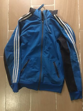 Adidas  con capucha
