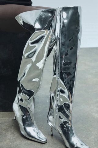 Botas altas, mosqueteras plateadas