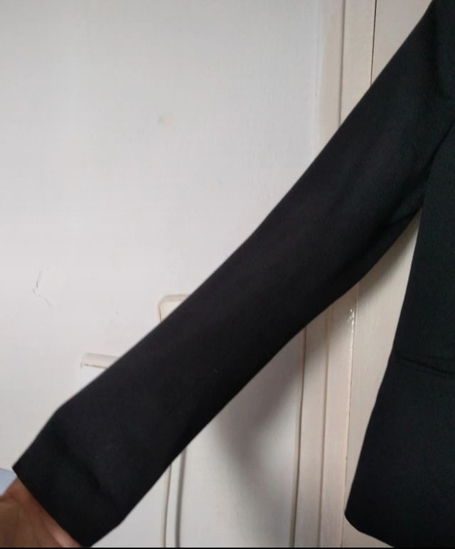 CHAQUETA NEGRA BÁSICA