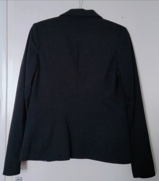 CHAQUETA NEGRA BÁSICA