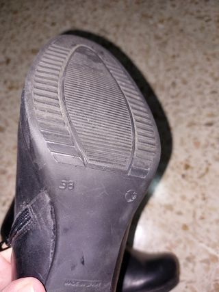 Botines de tacón en piel