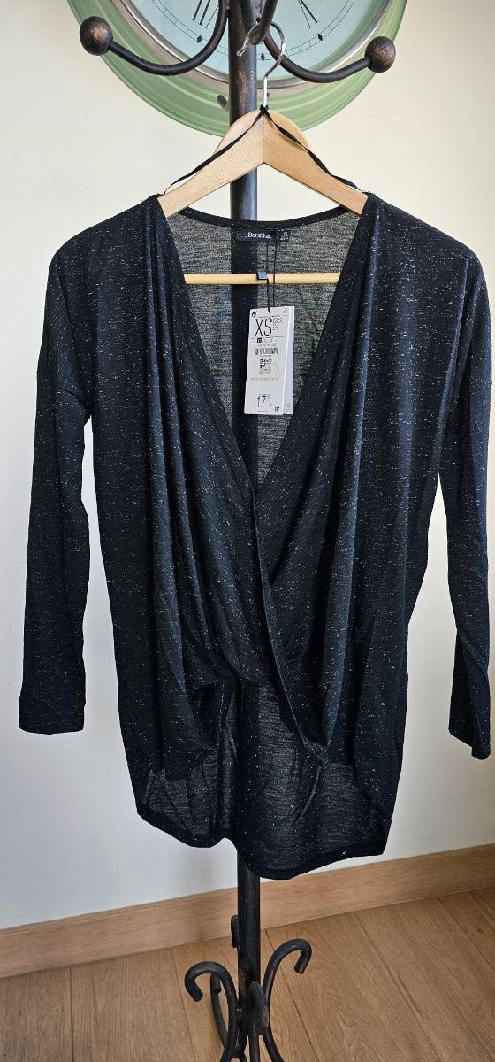 Camiseta Bershka efecto cruzado