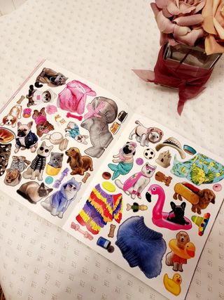 Crías de animales libros de pegatinas.