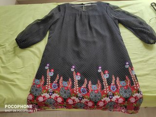 BLUSA NEGRA CON TOPOS BLANCOS Y EST