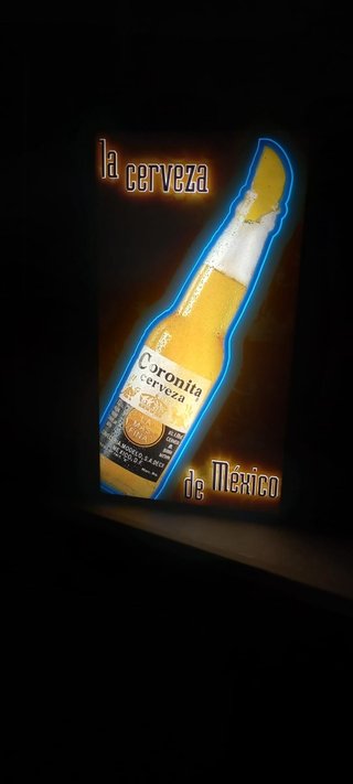 Cartel luminoso de publicidad