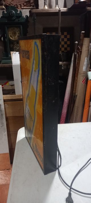 Cartel luminoso de publicidad