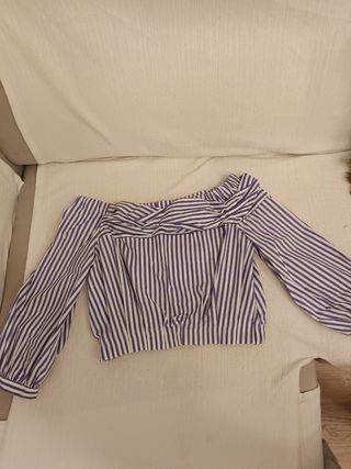 Camiseta hombros descubiertos Zara 