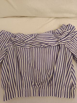 Camiseta hombros descubiertos Zara 