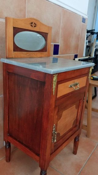 Cómoda y mesita de noche modernista 