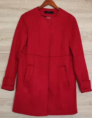 Abrigo chaquetón rojo Zara