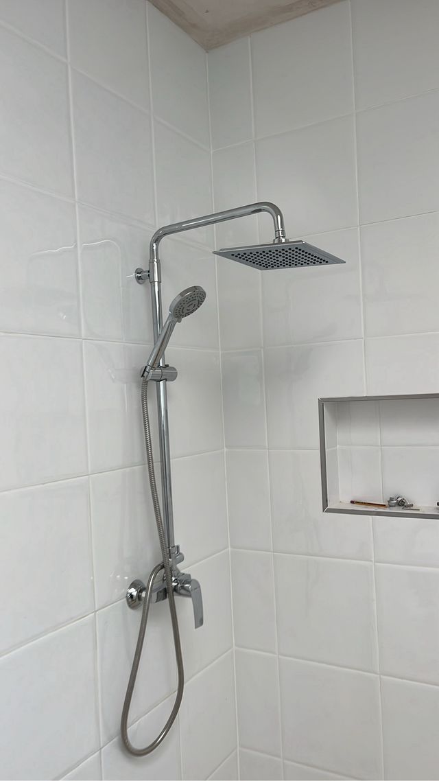 Montaje de bater , duchas y lavabo...