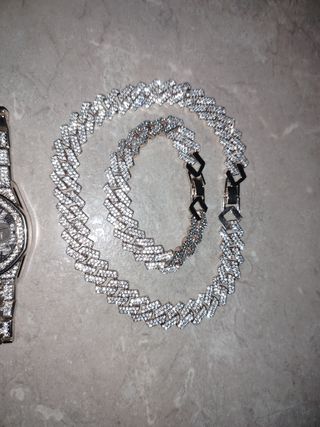 Reloj pulsera y gargantilla 