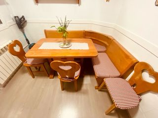 Mesa cocina y banco rinconero