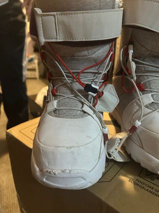 Snowboard boots