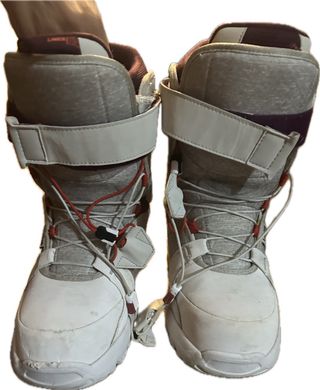 Snowboard boots