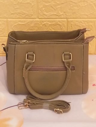 Bolso de mano y hombro caqui 