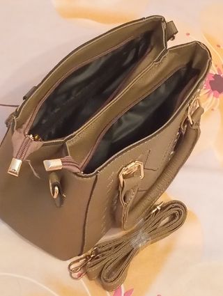 Bolso de mano y hombro caqui 