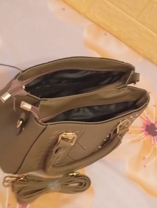 Bolso de mano y hombro caqui 