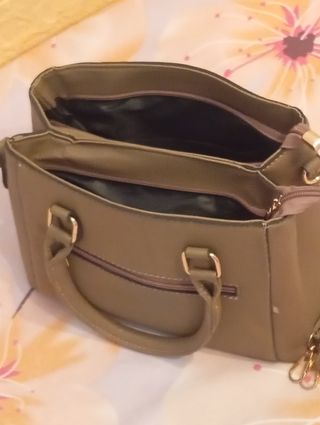 Bolso de mano y hombro caqui 