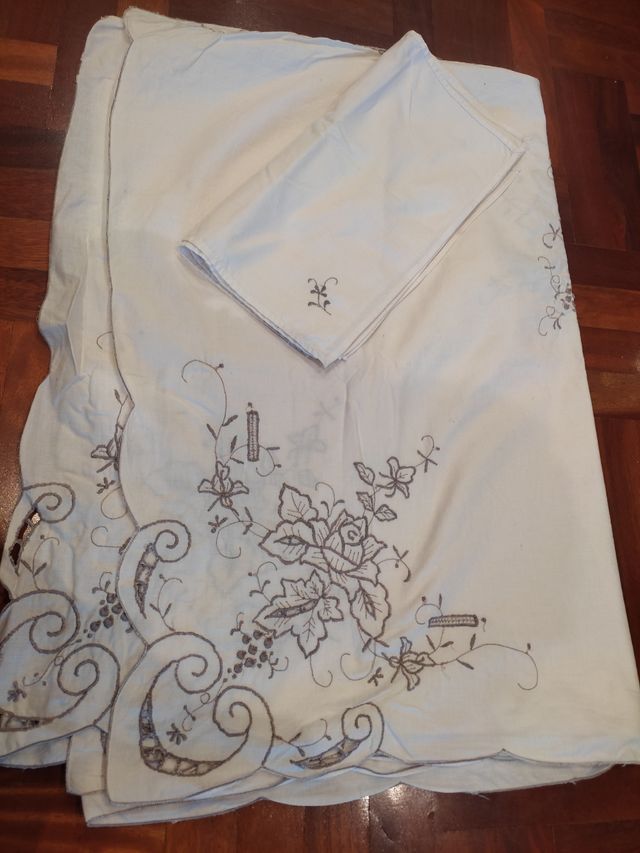 Mantelería bordada a mano
