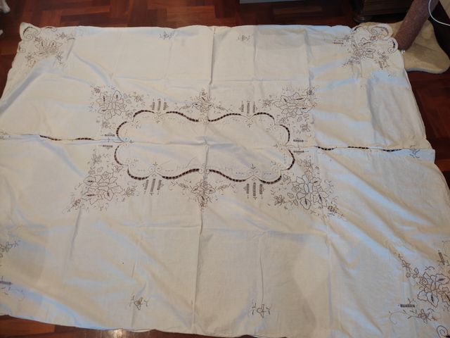 Mantelería bordada a mano