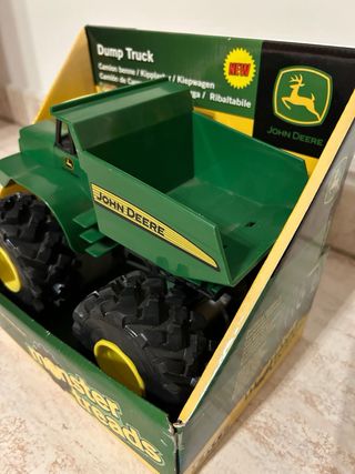 CAMIÓN VOLQUETE DE RUEDAS GIGANTES "SHAKE 'N SOUND