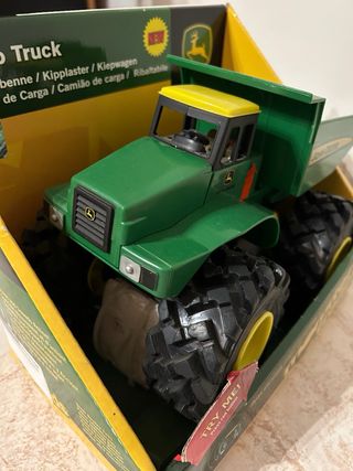 CAMIÓN VOLQUETE DE RUEDAS GIGANTES "SHAKE 'N SOUND