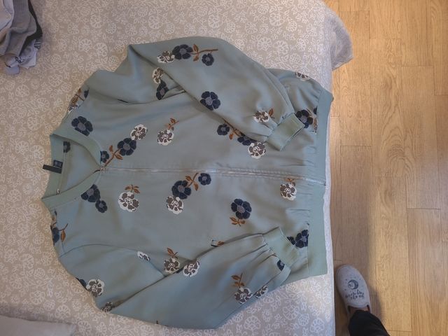 Chaqueta libera tipo bomber