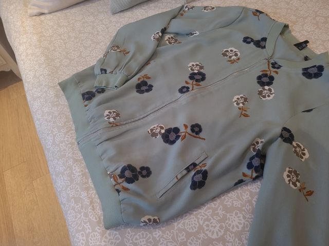 Chaqueta libera tipo bomber