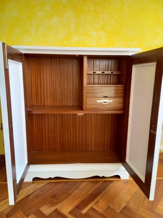 Mueble auxiliar. 
