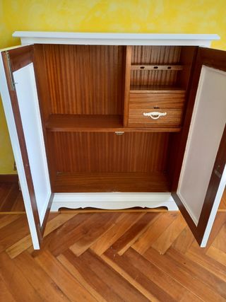 Mueble auxiliar. 