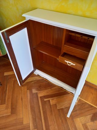 Mueble auxiliar. 