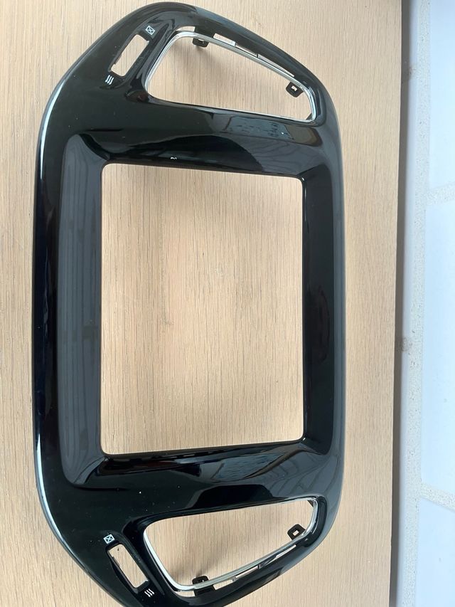 Embellecedor pantalla multimedia jeep compass