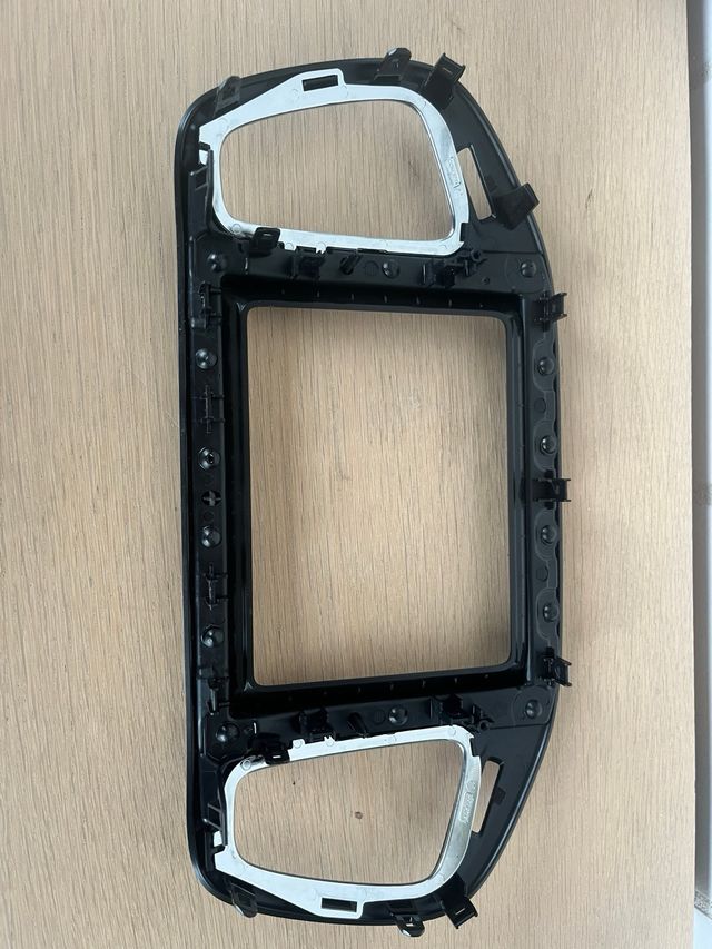 Embellecedor pantalla multimedia jeep compass