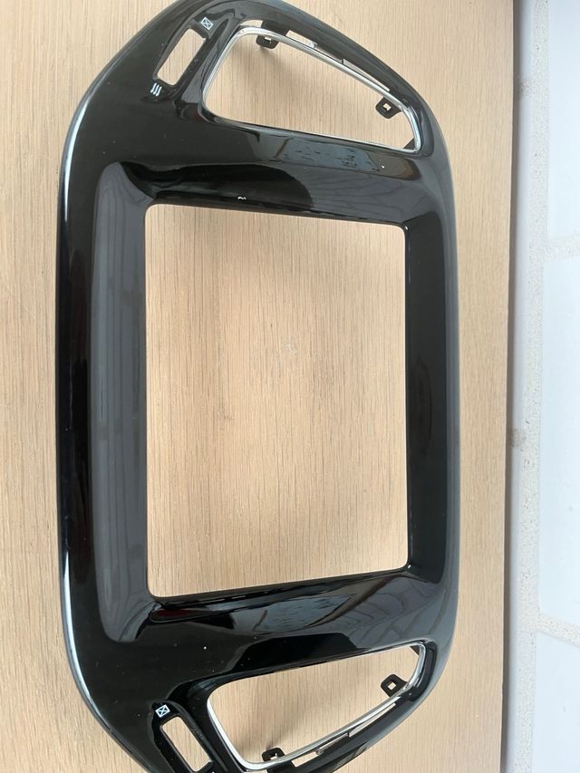 Embellecedor pantalla multimedia jeep compass