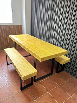 Conjunto a estrenar 400 mesa comedor  2 bancos