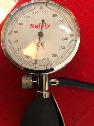 Misuratore di pressione arteriosa