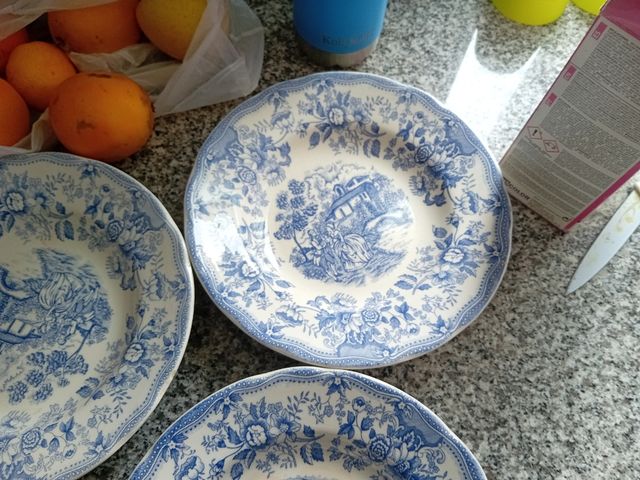 Cuatro platos antiguos