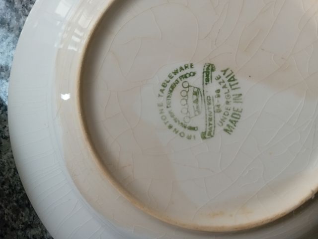 Cuatro platos antiguos