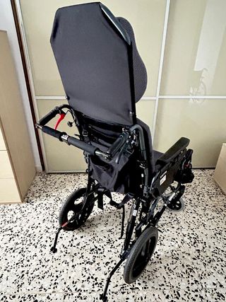 Silla ruedas declinable reposapies elevable