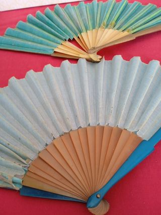 Coppia di ventagli antichi dipinti