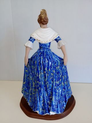 Figura porcelana fallera grande