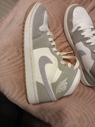 Air Jordan 1 Mid EDICIÓN LIMITADA