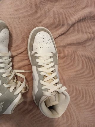 Air Jordan 1 Mid EDICIÓN LIMITADA