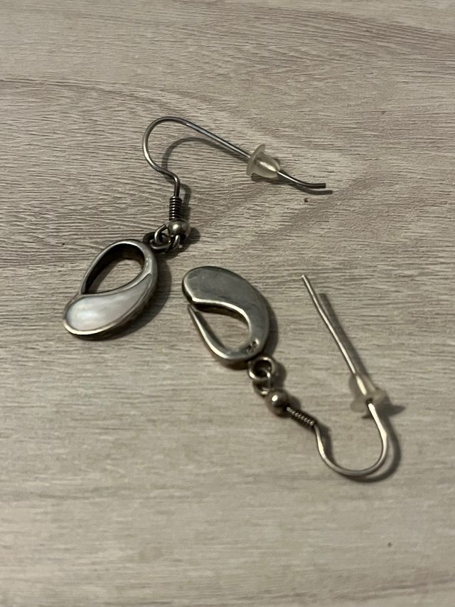 Pendientes cortos plateados