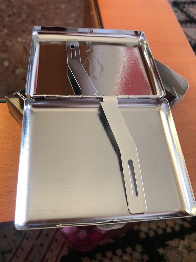 Lote de pitillera y llavero