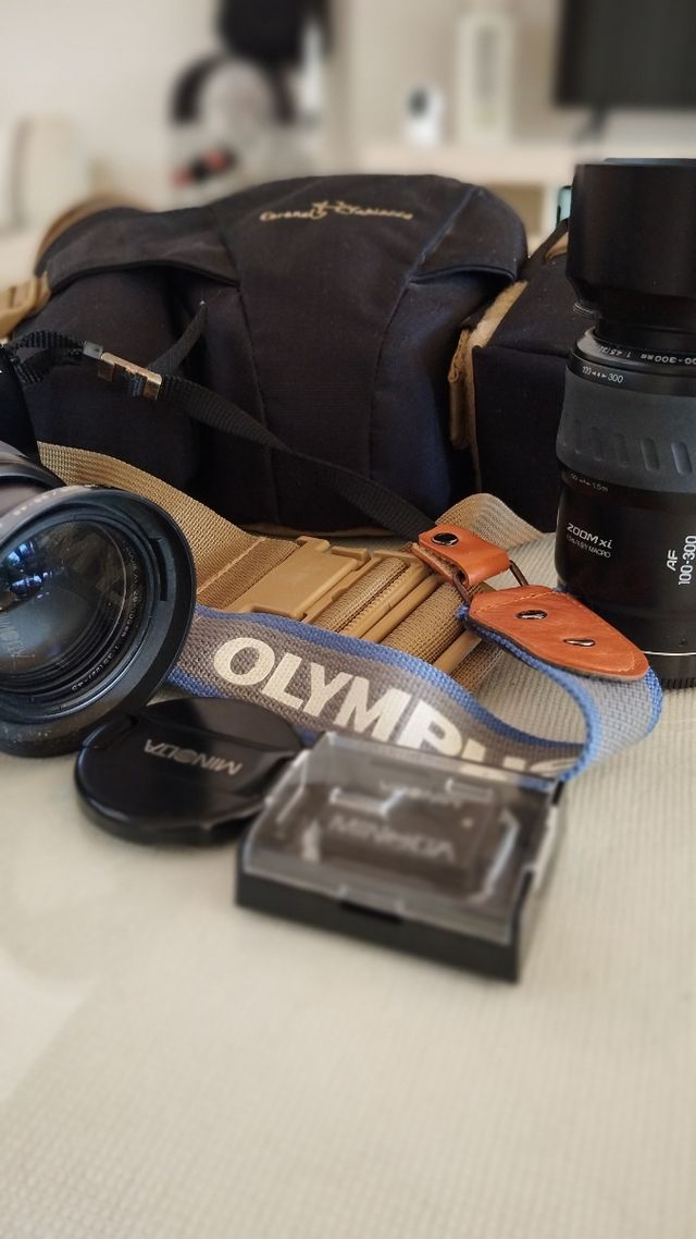 Cámara analógica Minolta Dynax 7xi  y Mochila.