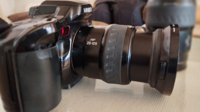 Cámara analógica Minolta Dynax 7xi  y Mochila.