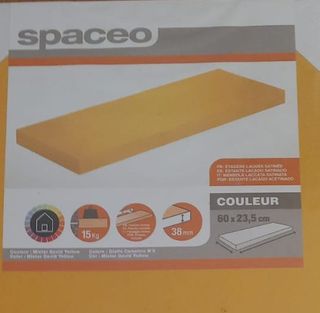 Dos estantes MDF amarillos