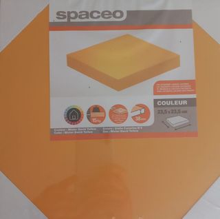 Dos estantes MDF amarillos